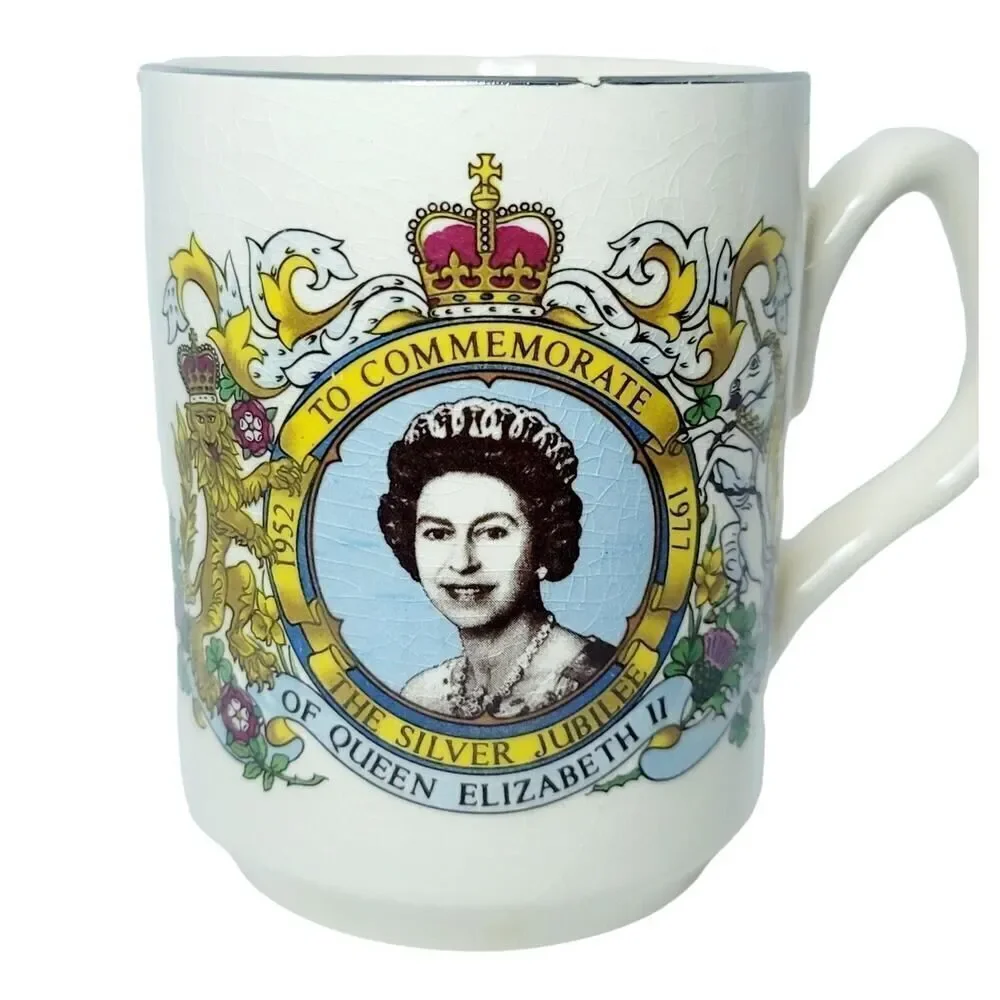 Queen Elizabeth II Silver Jubilee 1952 1977 Cup‎ Coffee Tea Mug Vintage READ